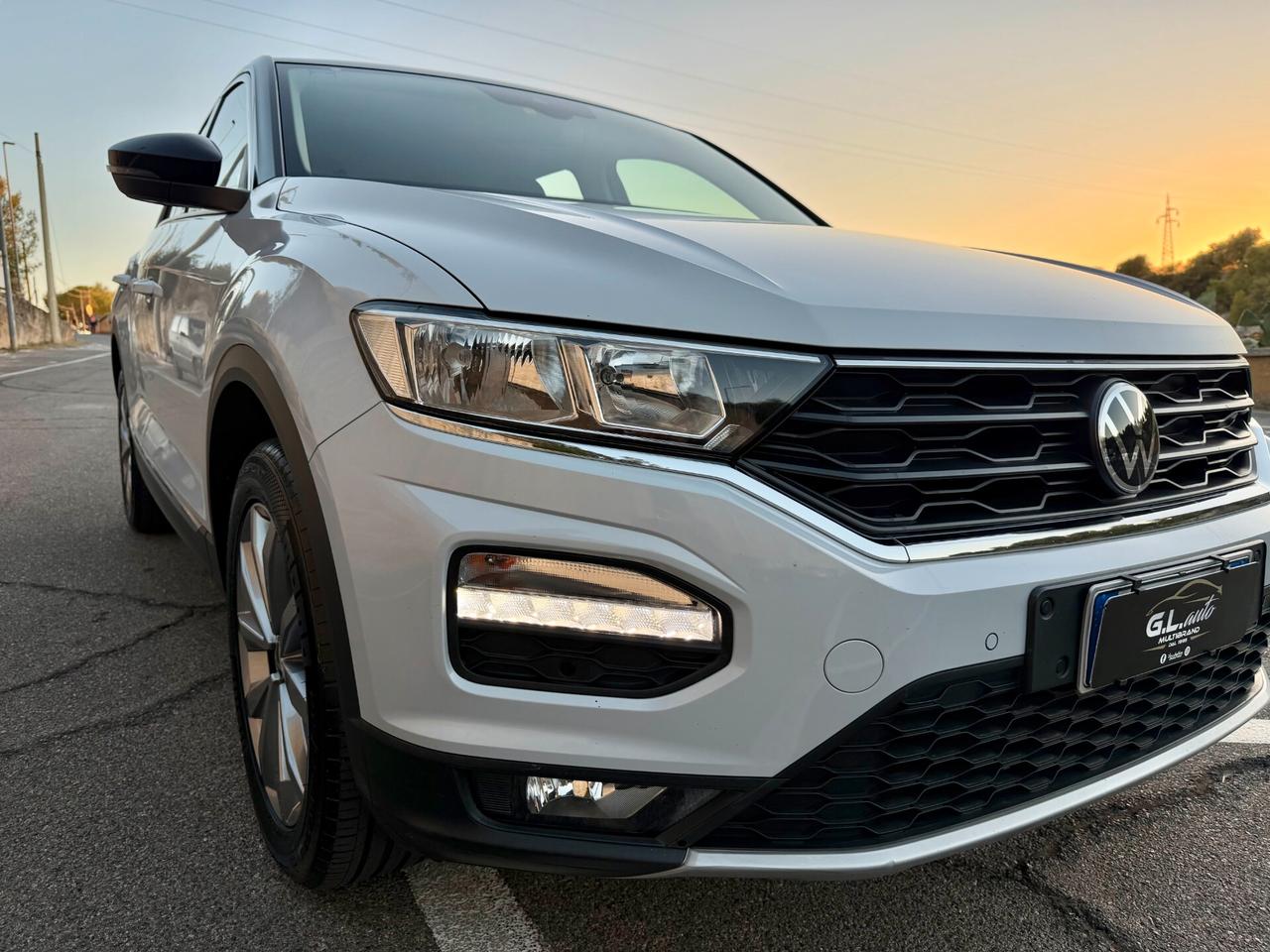 Volkswagen T-Roc/1.0 TSI 110 CV/CAR PLAY/CERCHI 17"/NEOPATENTATI