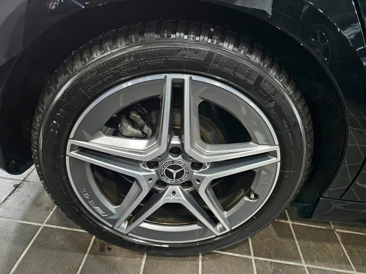 NUOVA MERCEDES-BENZ CLASSE B 180d 116CV PREMIUM AMG