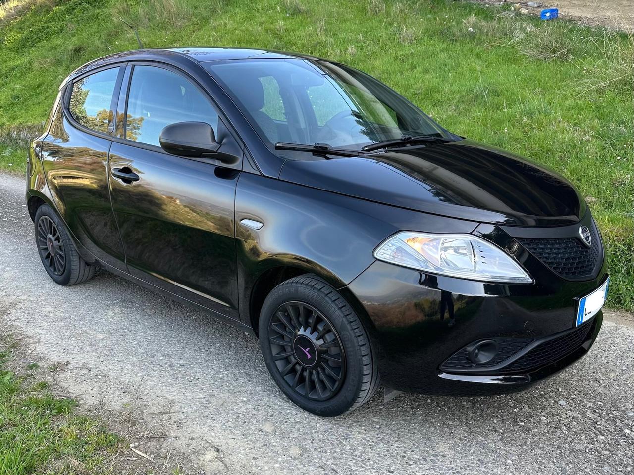 Lancia Ypsilon 1.0 FireFly 5 porte S&S Hybrid Ecochic Silver