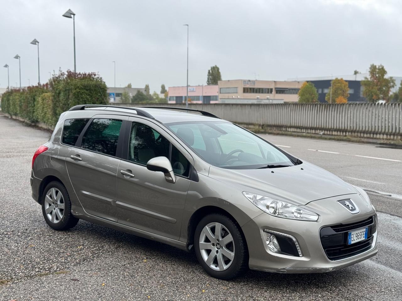Peugeot 308 1.6 e-HDi 112CV Neopatentati