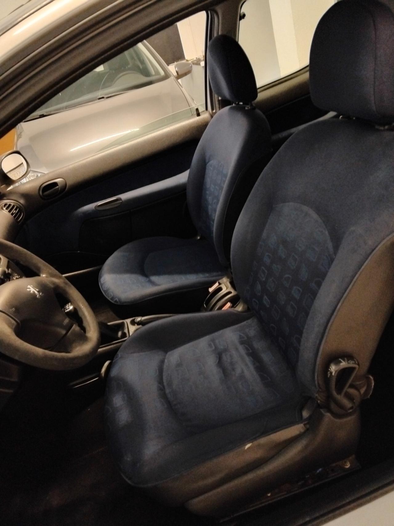 Peugeot 206 1.1 3p. XR