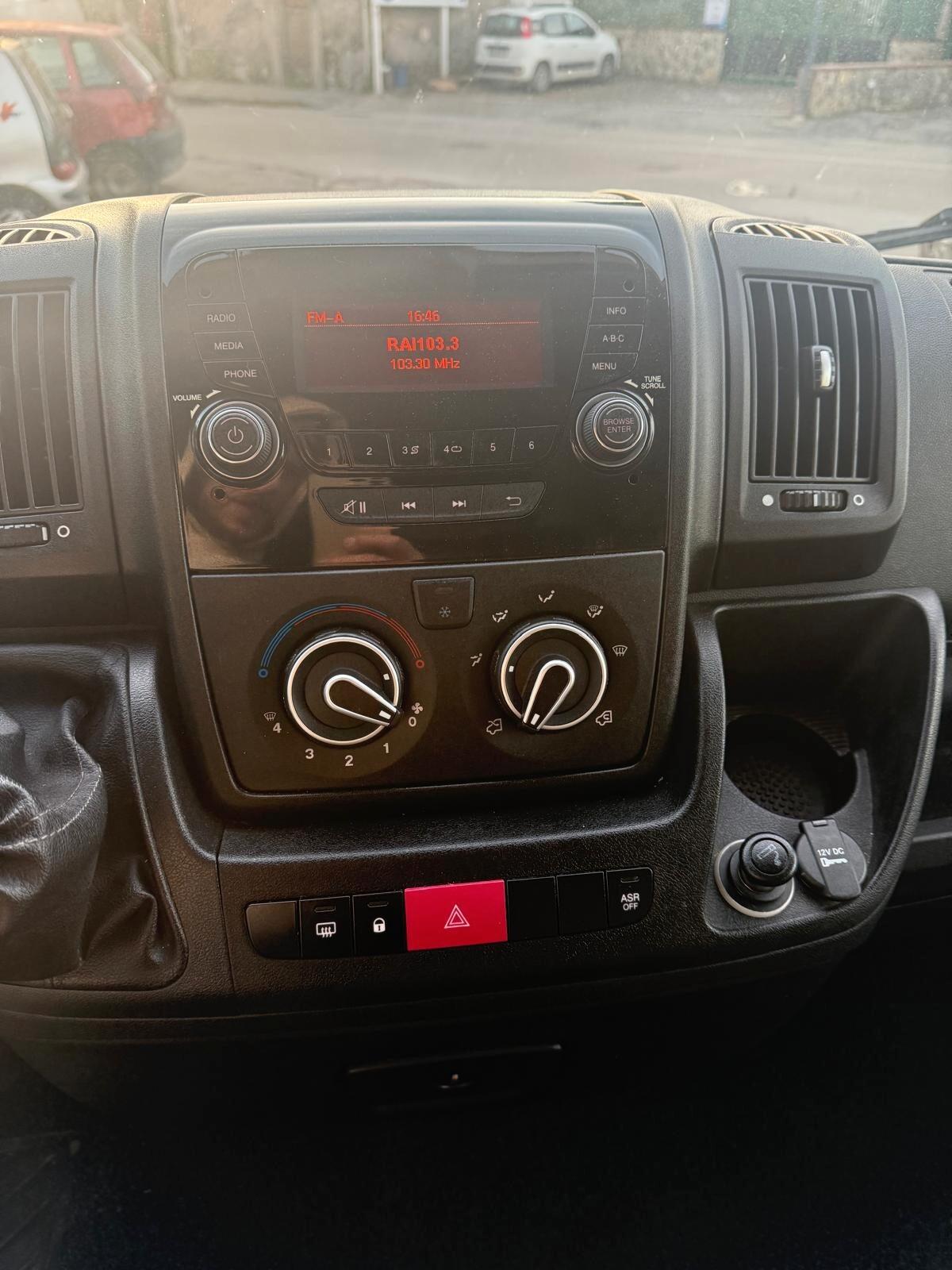 Peugeot Boxer 330 BlueHDi 120 S&S PC-TN Combi Comfort