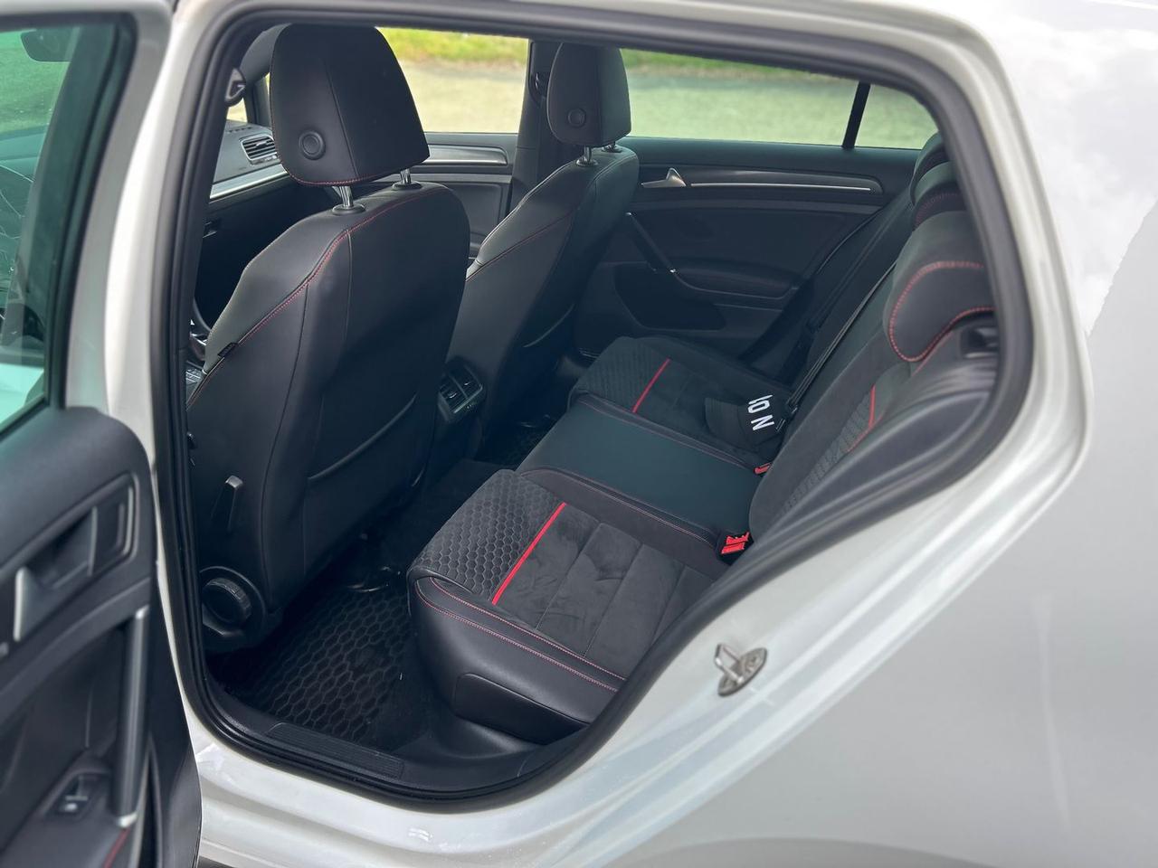 Volkswagen Golf GTI Highline 2.0 TSI GTI Performance