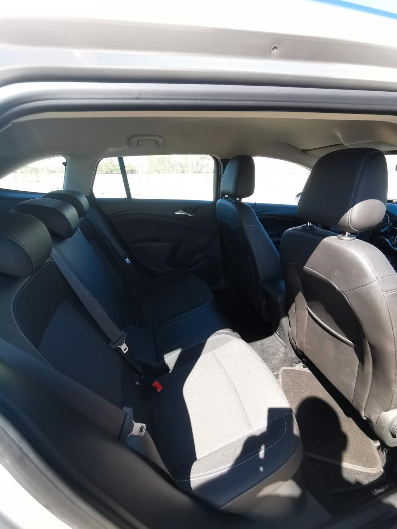 Opel Astra 1.6 CDTI 136CV Sports Tourer Cosmo