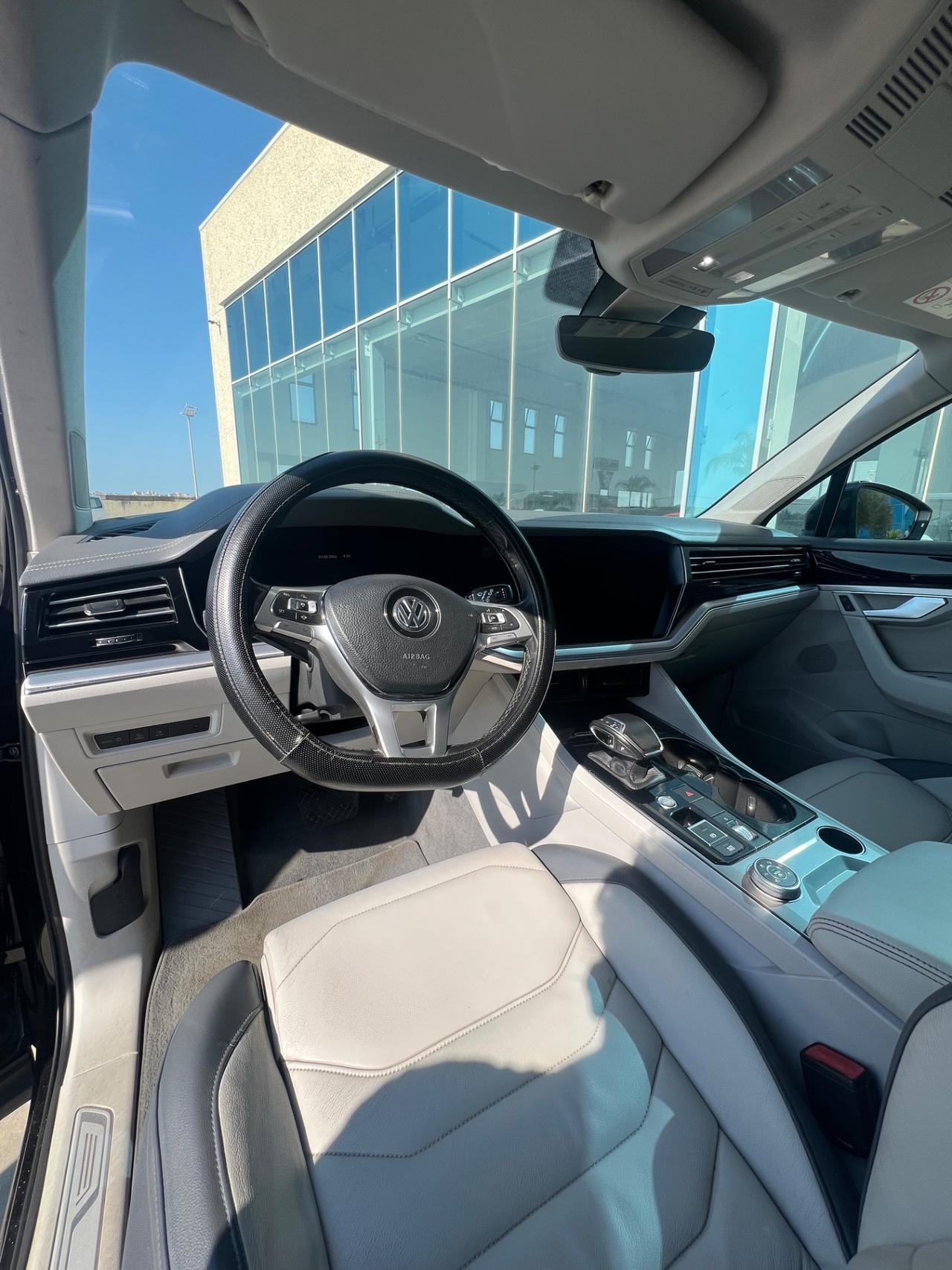Volkswagen Touareg 3.0 V6 tdi Advanced R-Line Exterior 231cv tiptronic - SUPER OFFERTA T-STOCK