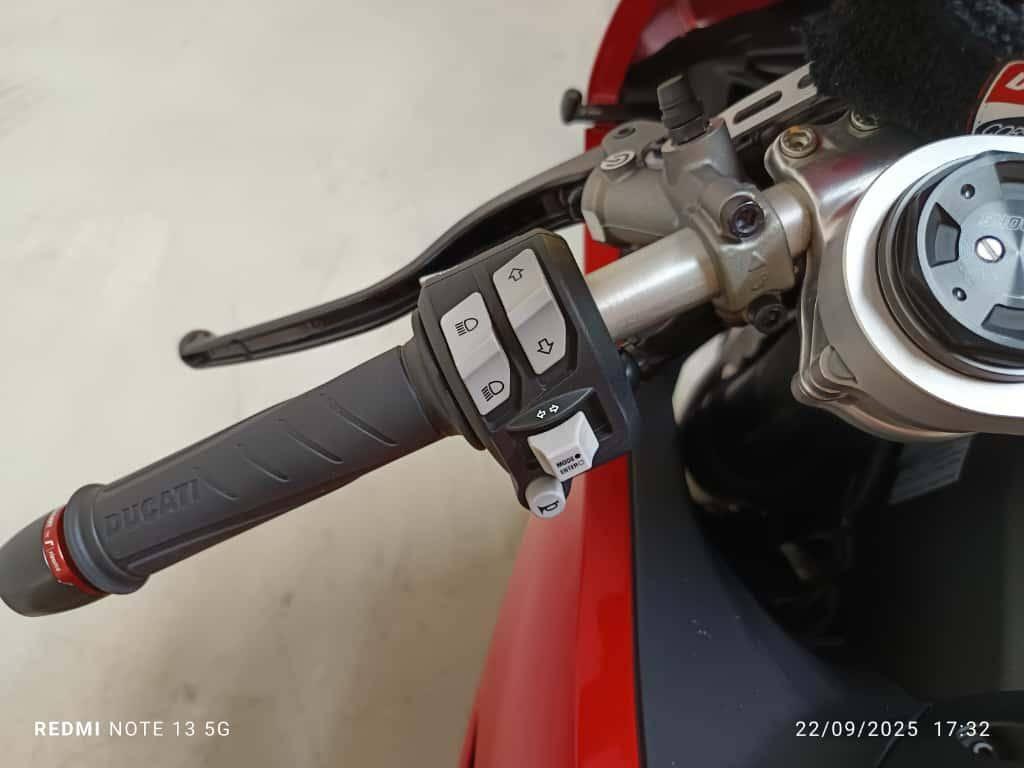 DUCATI Panigale V2 955 Red