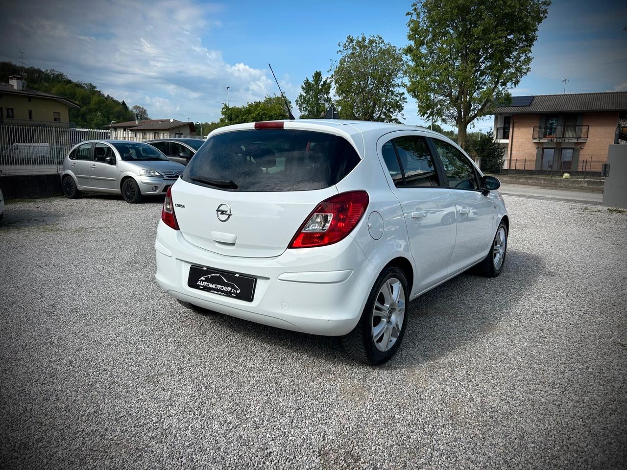Opel Corsa 1.2 5 porte Cosmo - NEOPATENTATI