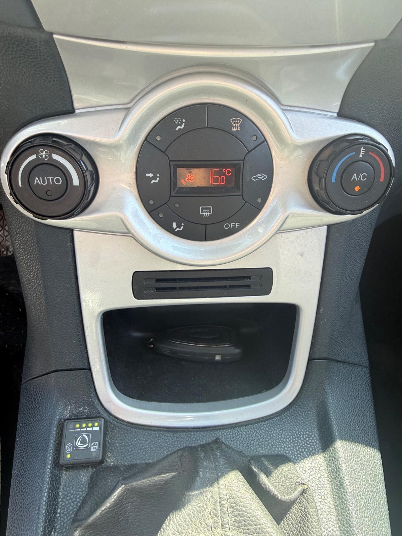 Ford Fiesta Titanium 1.2 Benzina Metano NEOPATENTATI