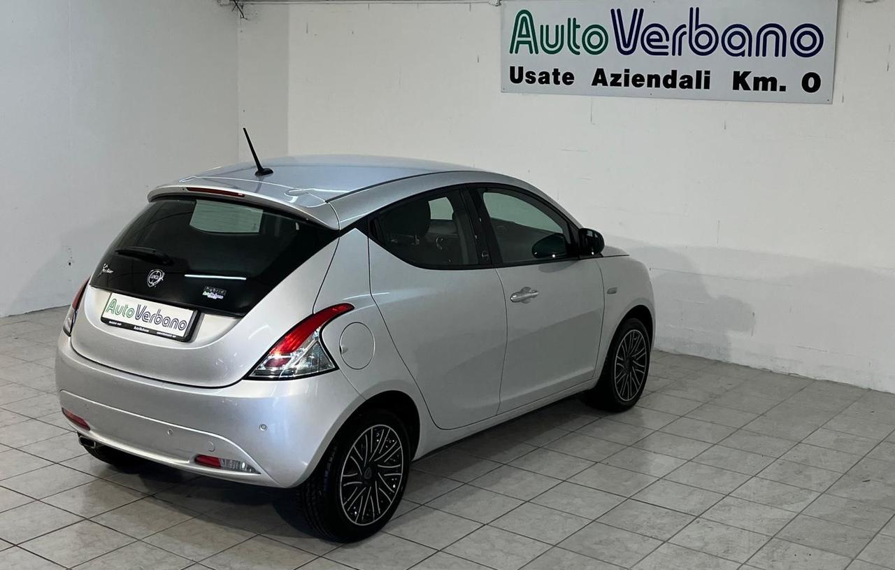 Lancia Ypsilon 1.0 FireFly 5 porte S&S Hybrid Ecochic Silver