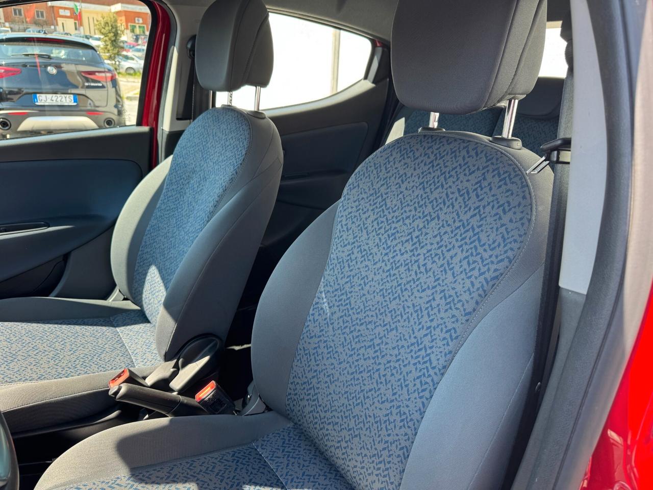 Lancia Ypsilon 1.0 FireFly 5 porte S&S Hybrid Gold
