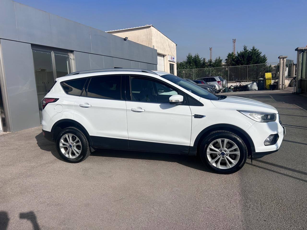 Ford Kuga 1.5 TDCI 120 CV S&S 2WD Powershift Titanium