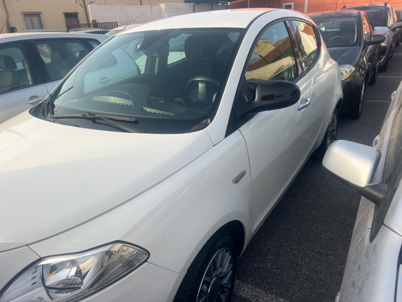 Lancia Ypsilon 1.2 69 CV 5 porte GPL Ecochic Silver