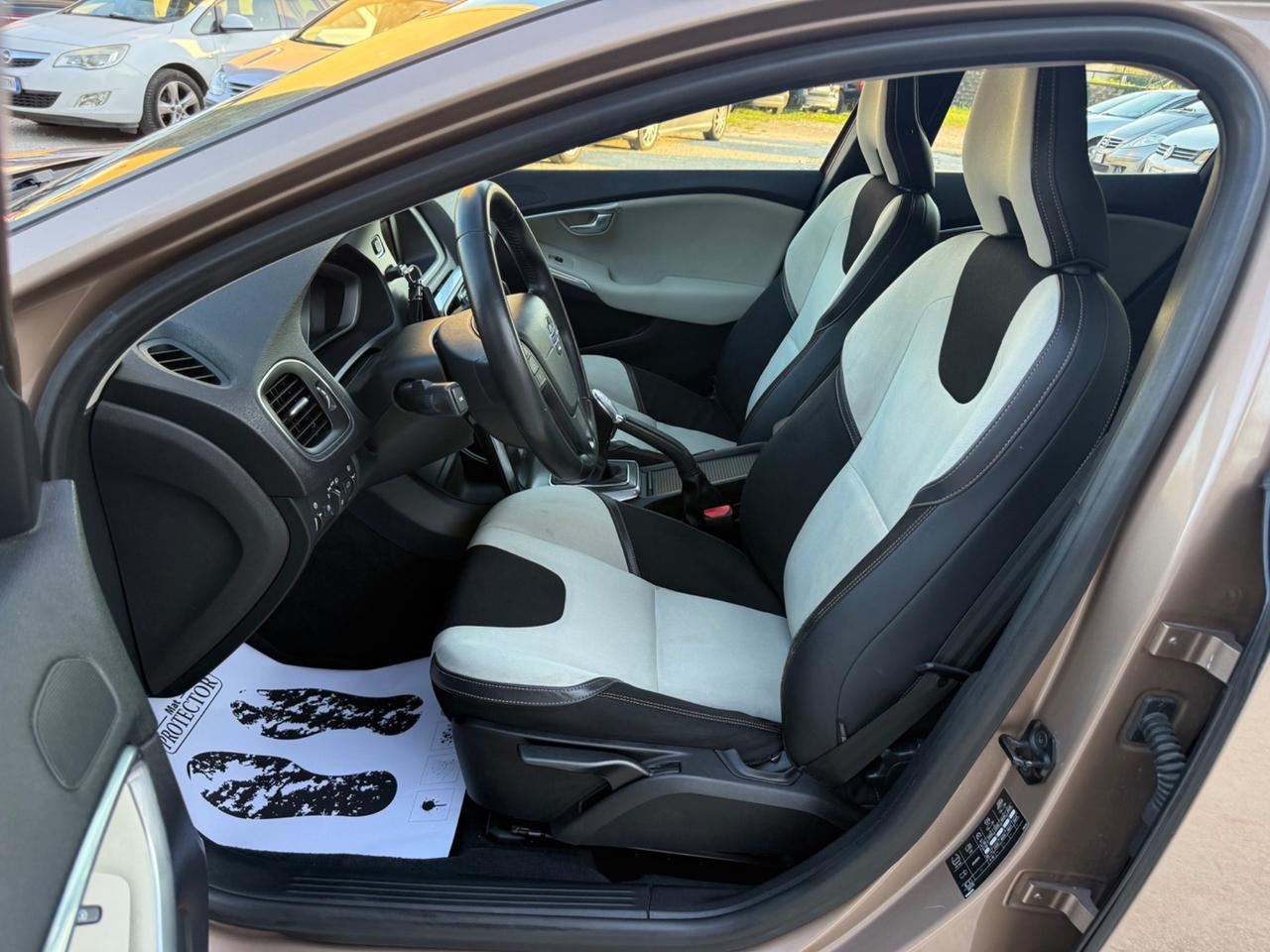 Volvo V40 Cross Country D2 1.6 Kinetic UNICO