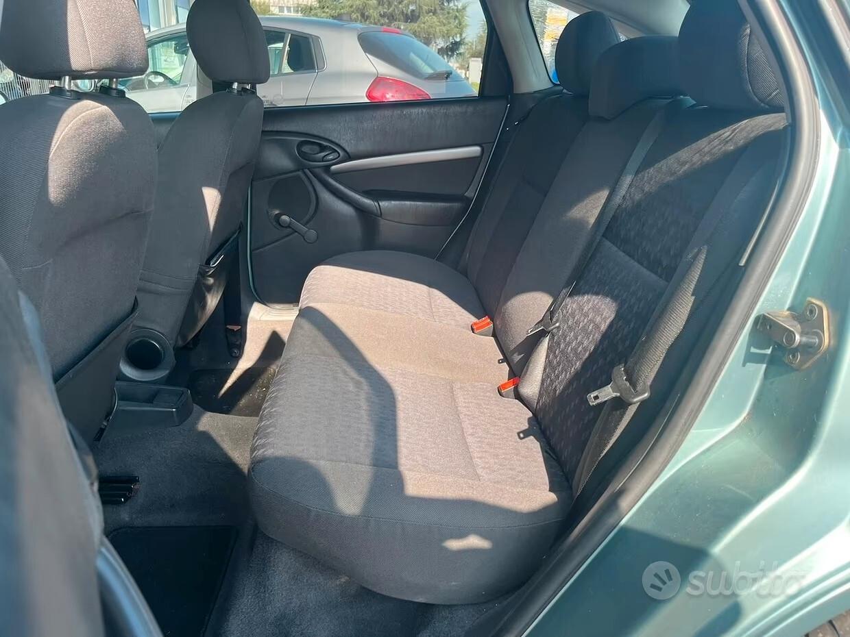 Ford Focus 1.4i 16V cat 5p. Ambiente