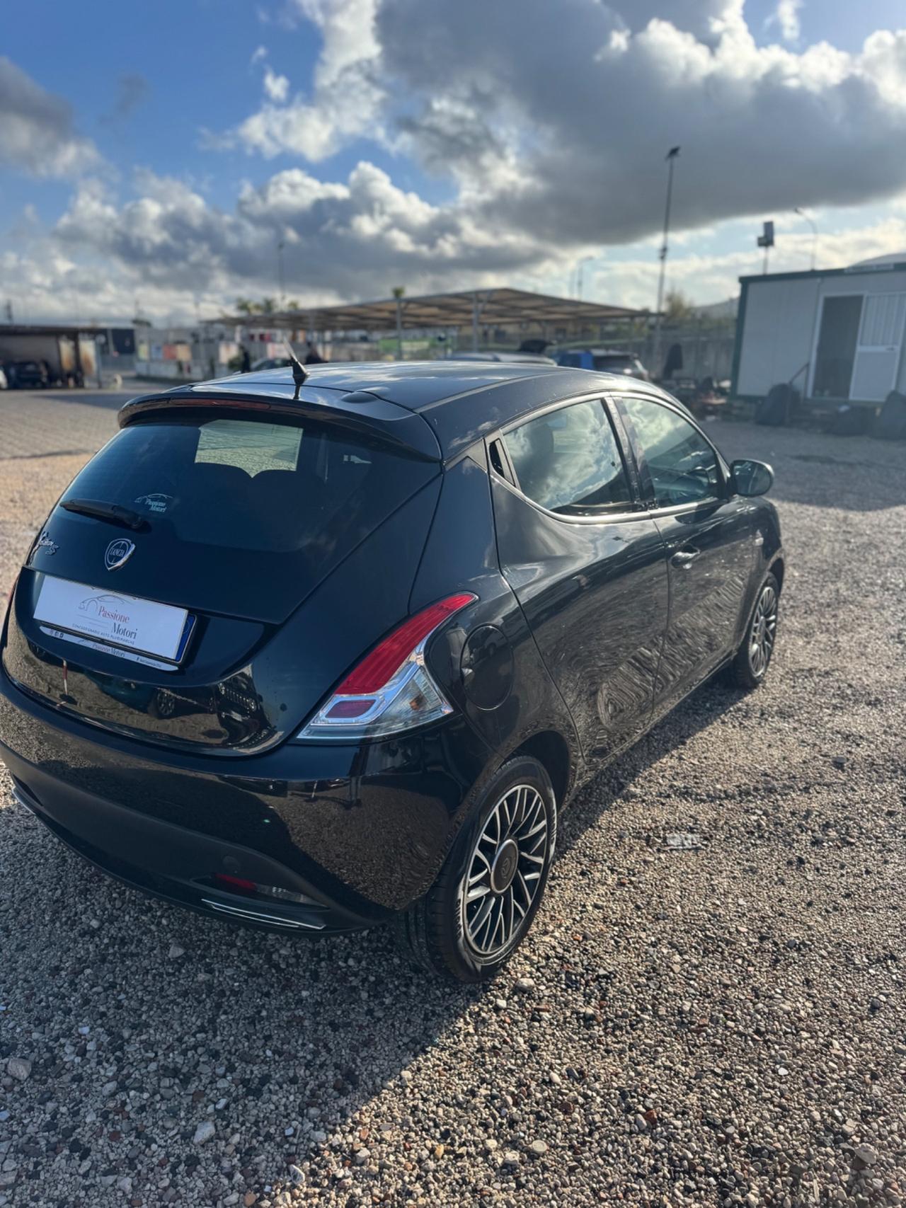 Lancia Ypsilon 1.2 69 CV 5 porte GPL Ecochic S Momodesign