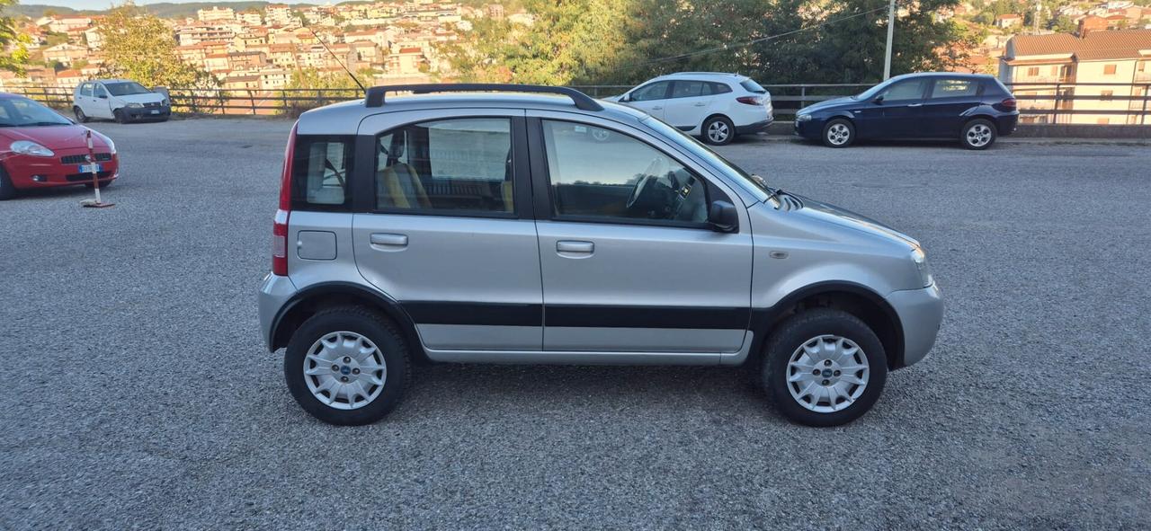 Fiat Panda 1.2 4x4 Climbing - Bella bella bella