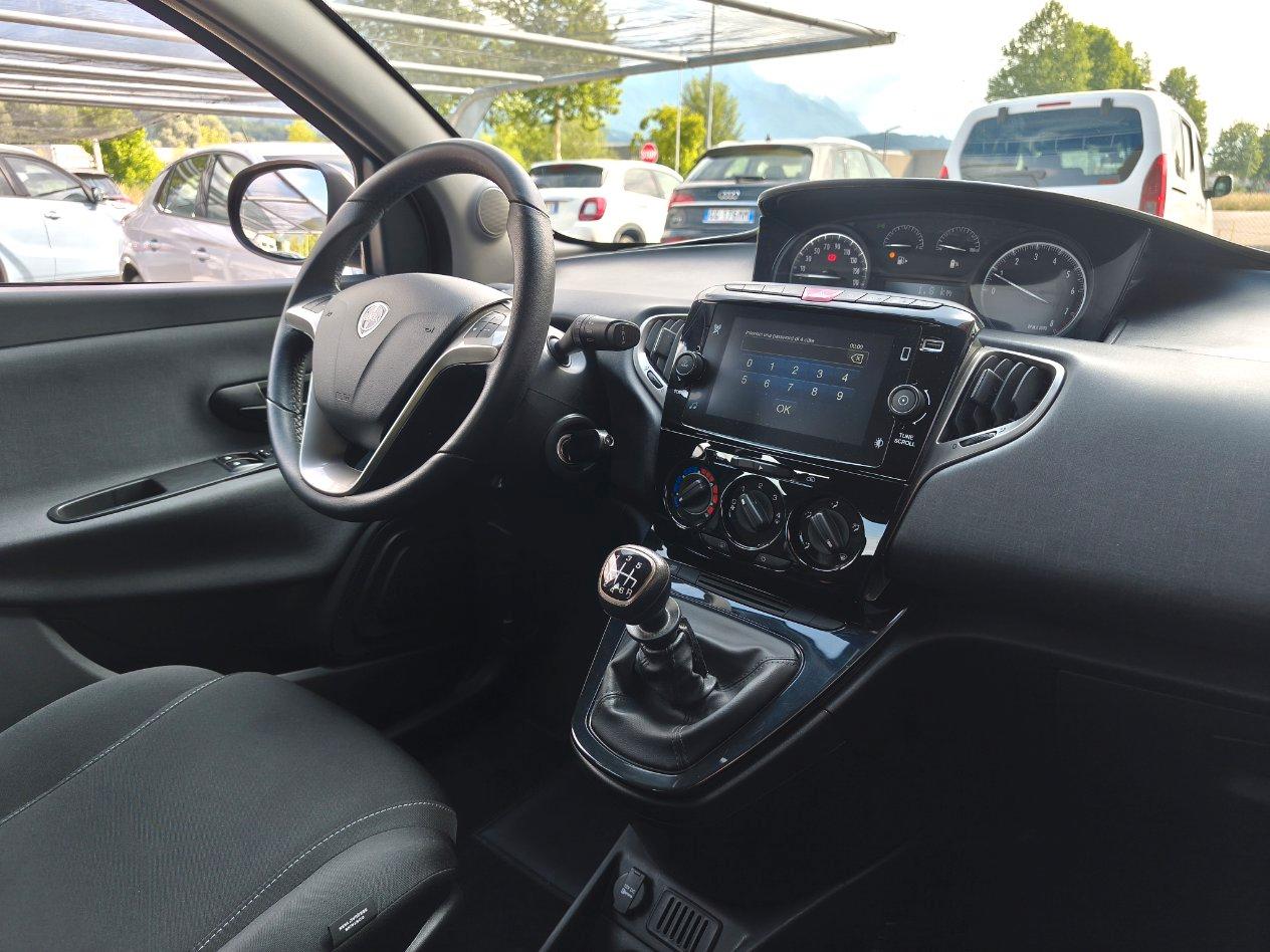 Lancia Ypsilon 1.0 hybrid Gold 70cv (5 POSTI + NAV) OK NEOPATENTATI