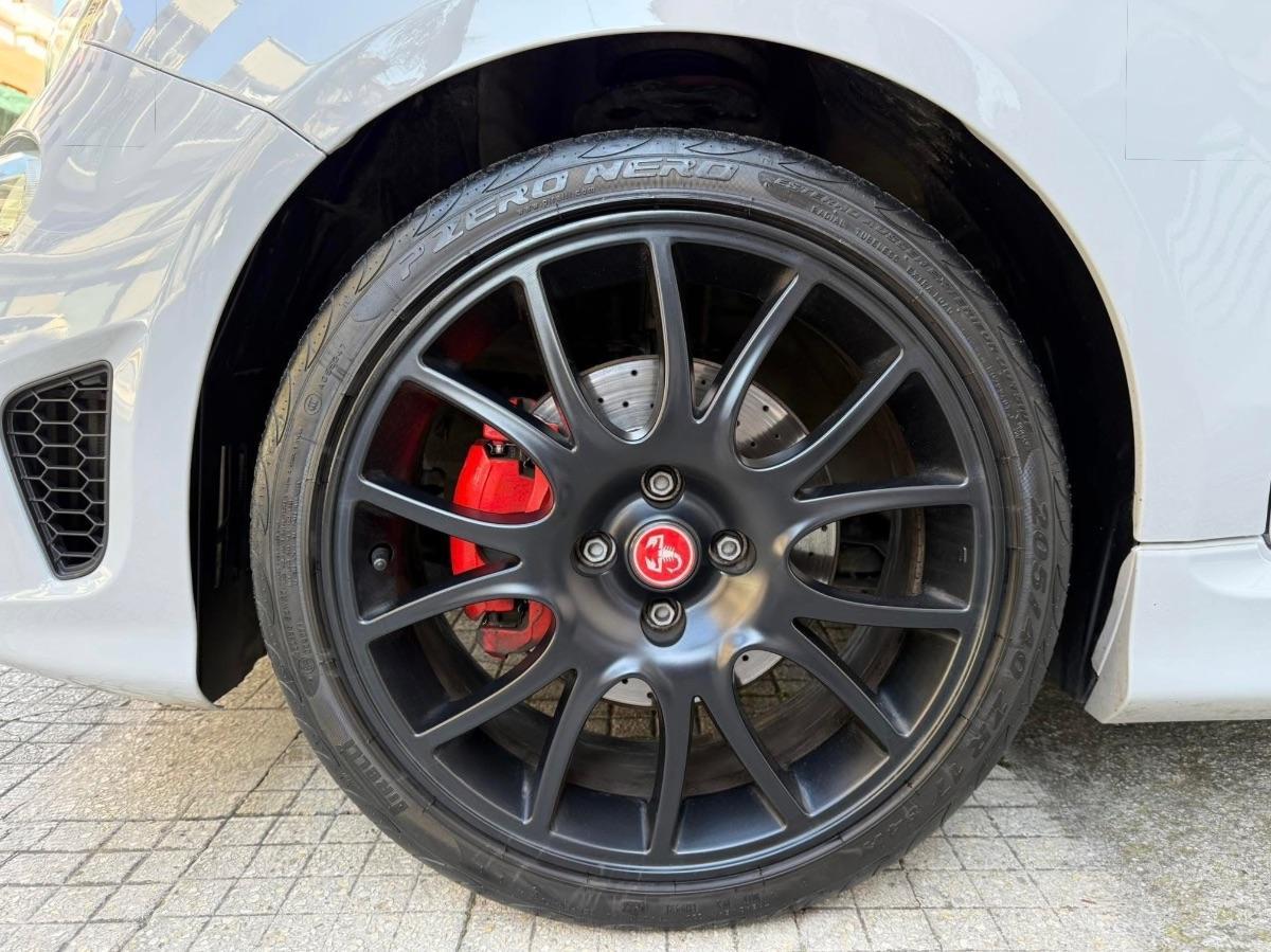 Abarth F595 1.4 Turbo T-Jet 165 CV
