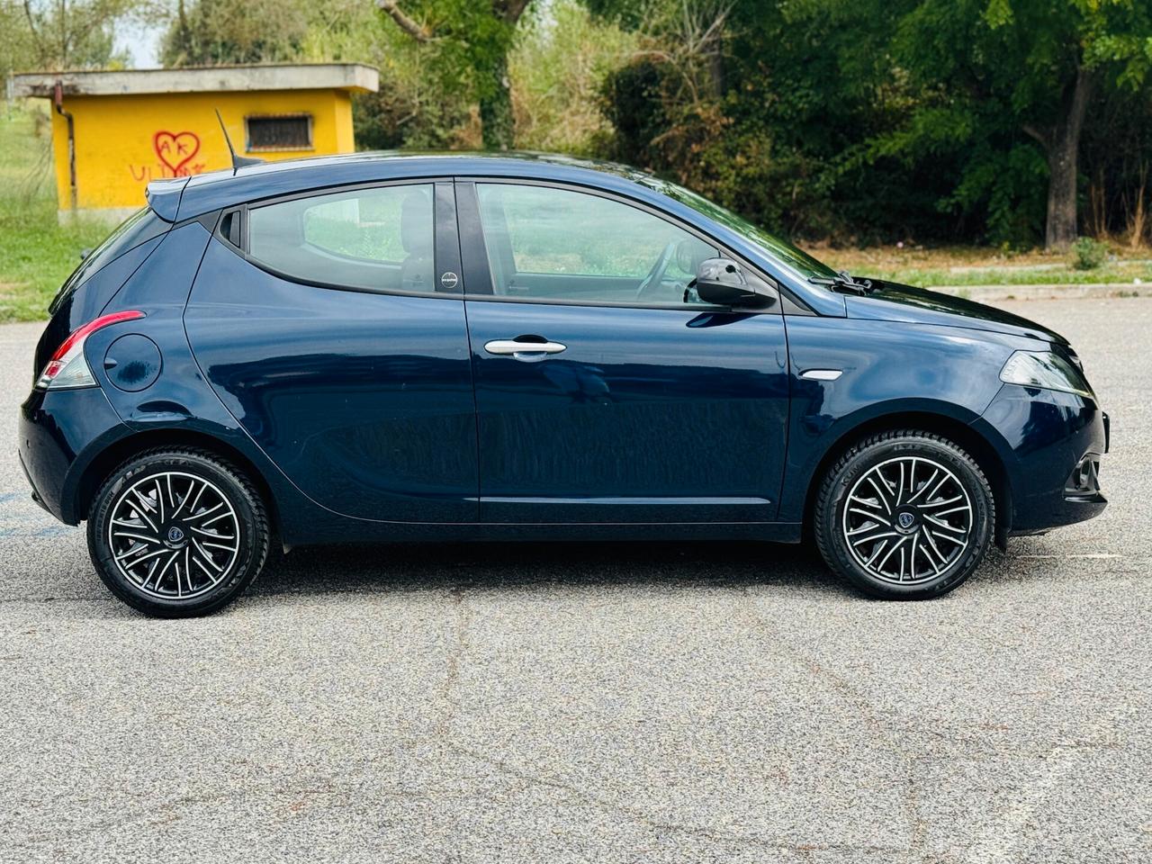 Lancia Ypsilon 1.0 FireFly 5 porte S&S Hybrid Ecochic Gold -TUA SENZA VINCOLI-
