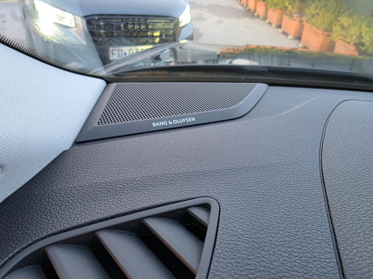 Audi Q3 35 TDI S tronic Identity Black