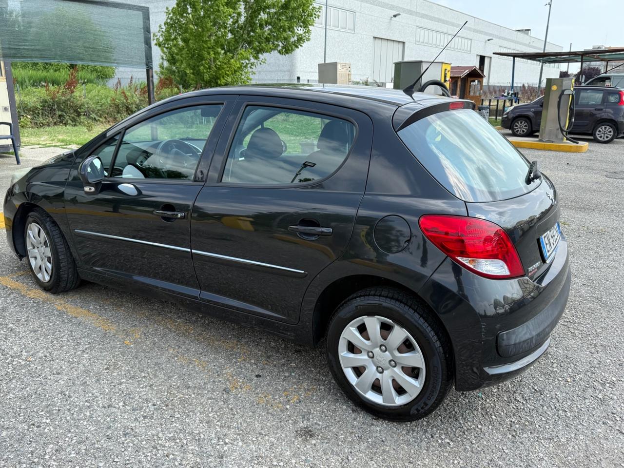 Peugeot 207 1.4 HDi 70CV 5p. Active