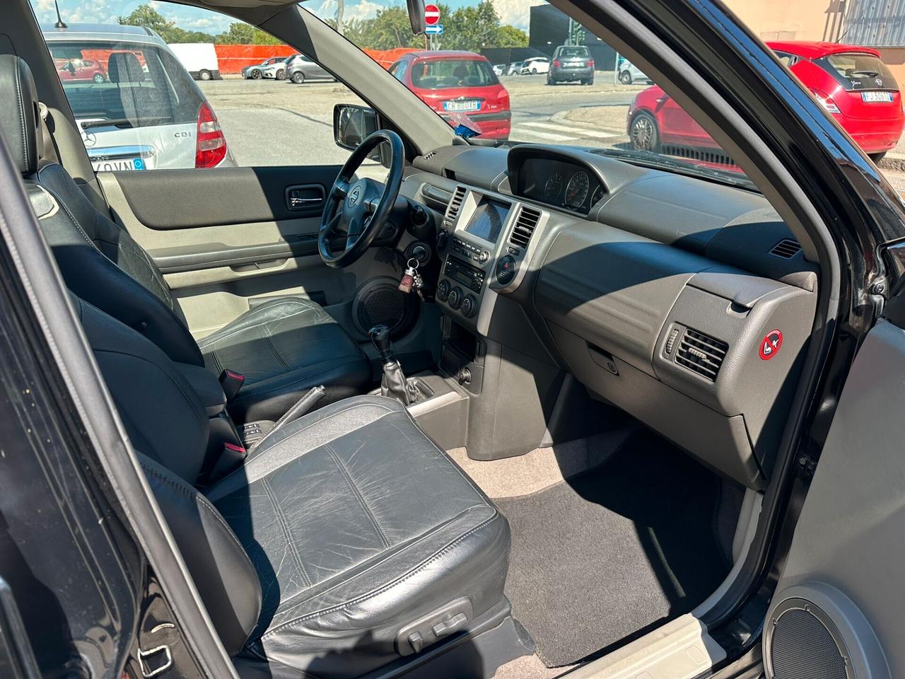 Nissan X-Trail 2.2 dCi Elegance Columbia