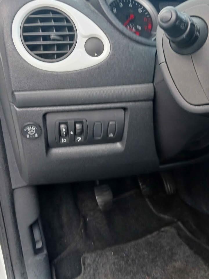 Renault Clio 1.2 16V 5 porte GPL Yahoo!