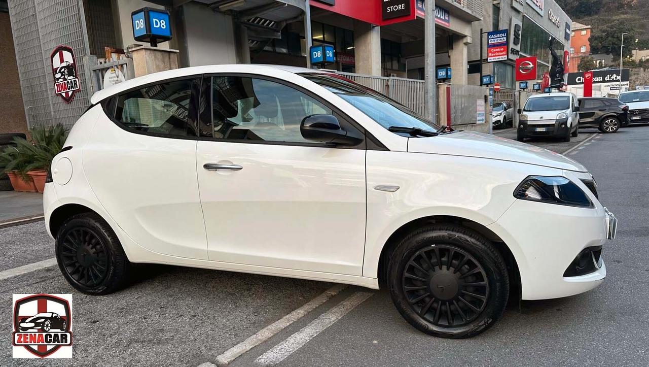 Lancia Ypsilon 1.0 FireFly S&S Hybrid Ecochic Silver Unico Proprietario Adatta Neo Patentati