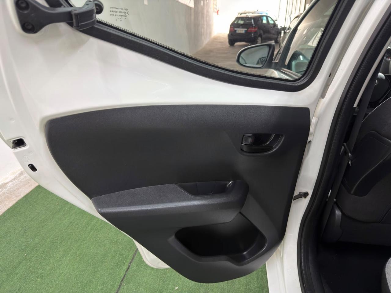 Toyota Aygo 1.0 VVT-i 69 CV 5 porte x-clusiv