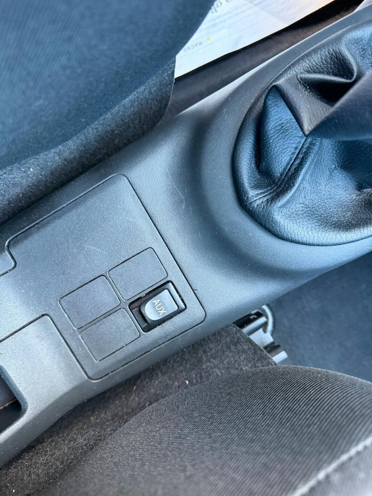 Toyota Yaris 1.0 5 porte Sol - Anno 2011 - Neopatentato