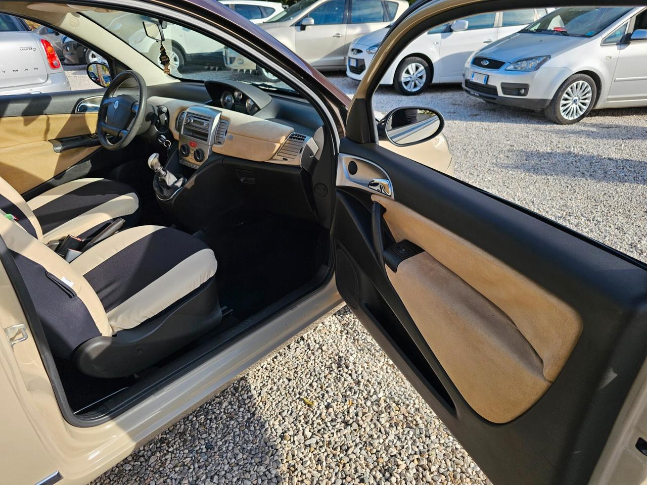 Lancia Ypsilon 1.4 77cv ADATTA X NEOPATENTATI