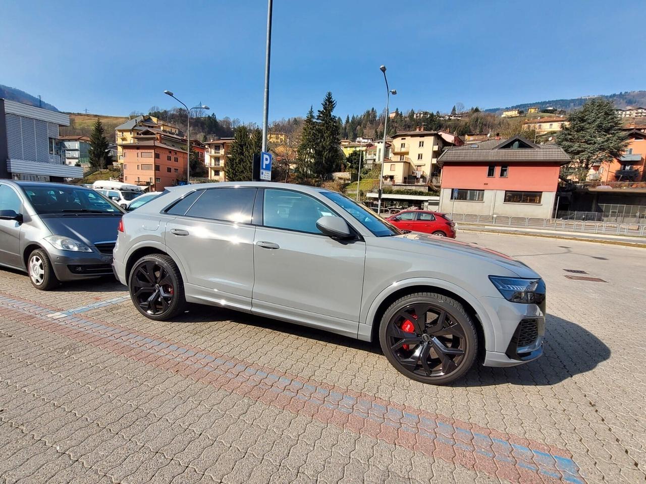 Audi Q8 RS TFSI V8 quattro tiptronic