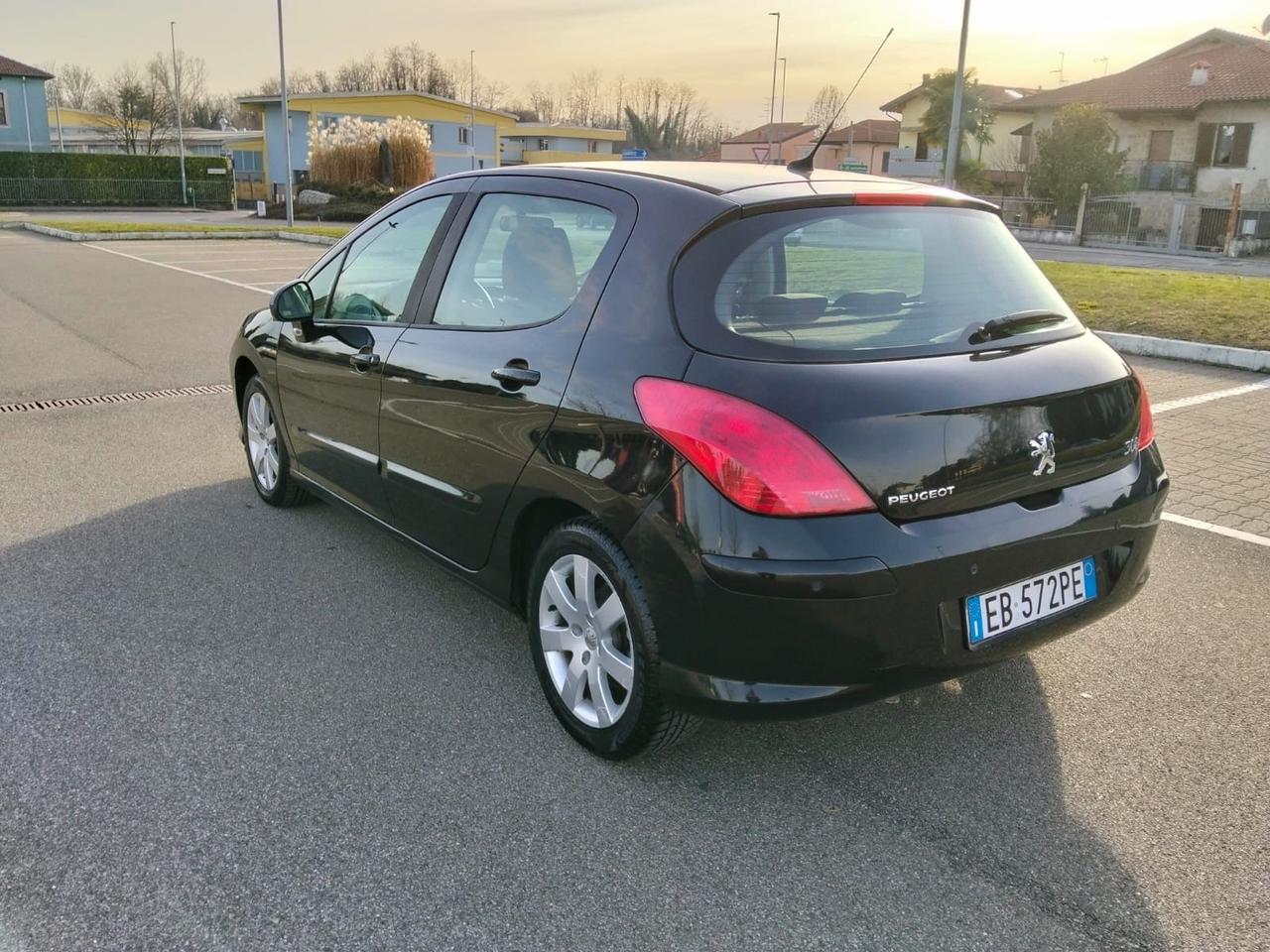 Peugeot 308 1.6 8V HDi 112CV 5p. Automatik*Cruise*Cerchi