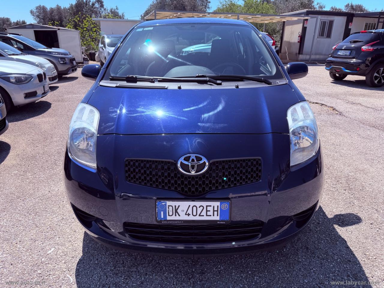 TOYOTA Yaris 1.0 5p. Sol