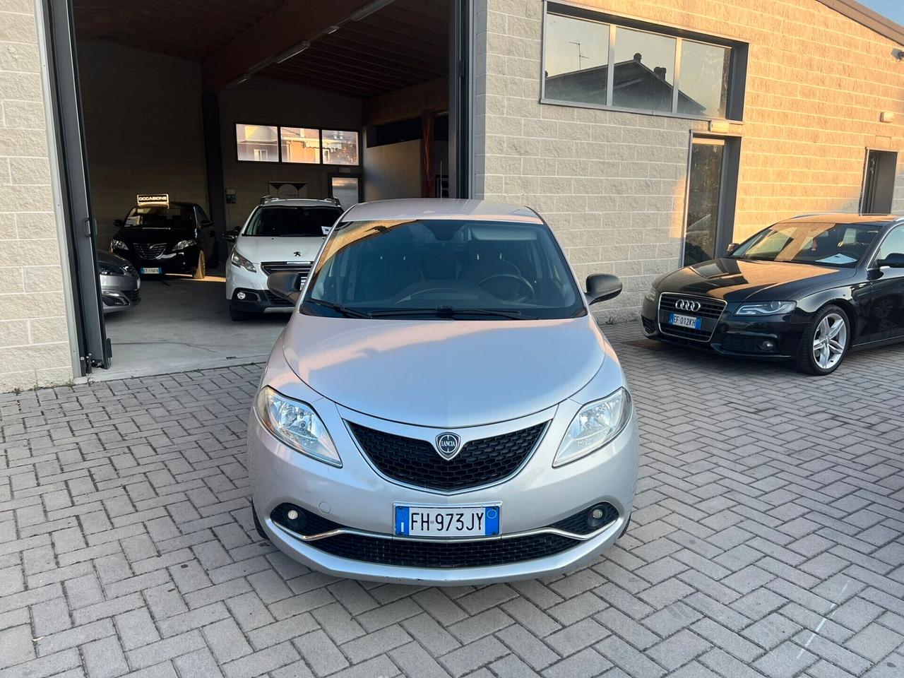 Lancia Ypsilon 1.2 69 CV 5 porte Platinum