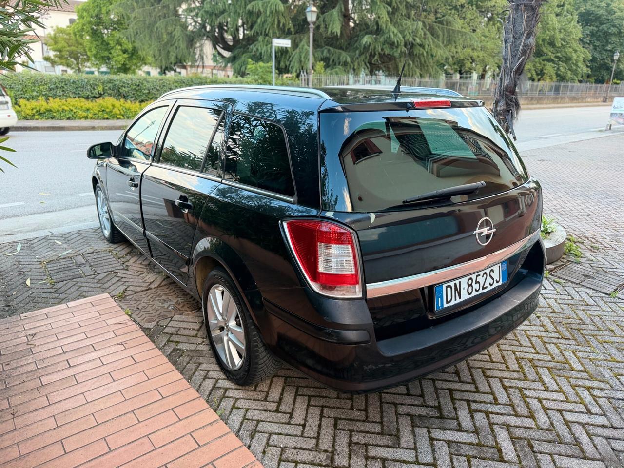 Opel Astra 1.4 16V GPL Twinport Station Wagon Enjoy