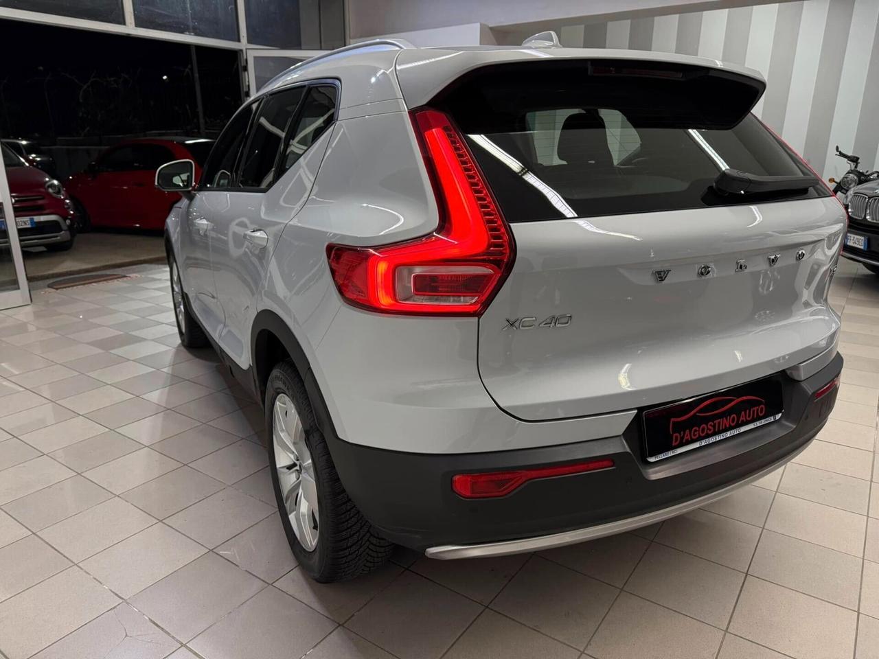 Volvo XC40 T3 Momentum IVA ESPOSTA UNICO PROPRIETARIO