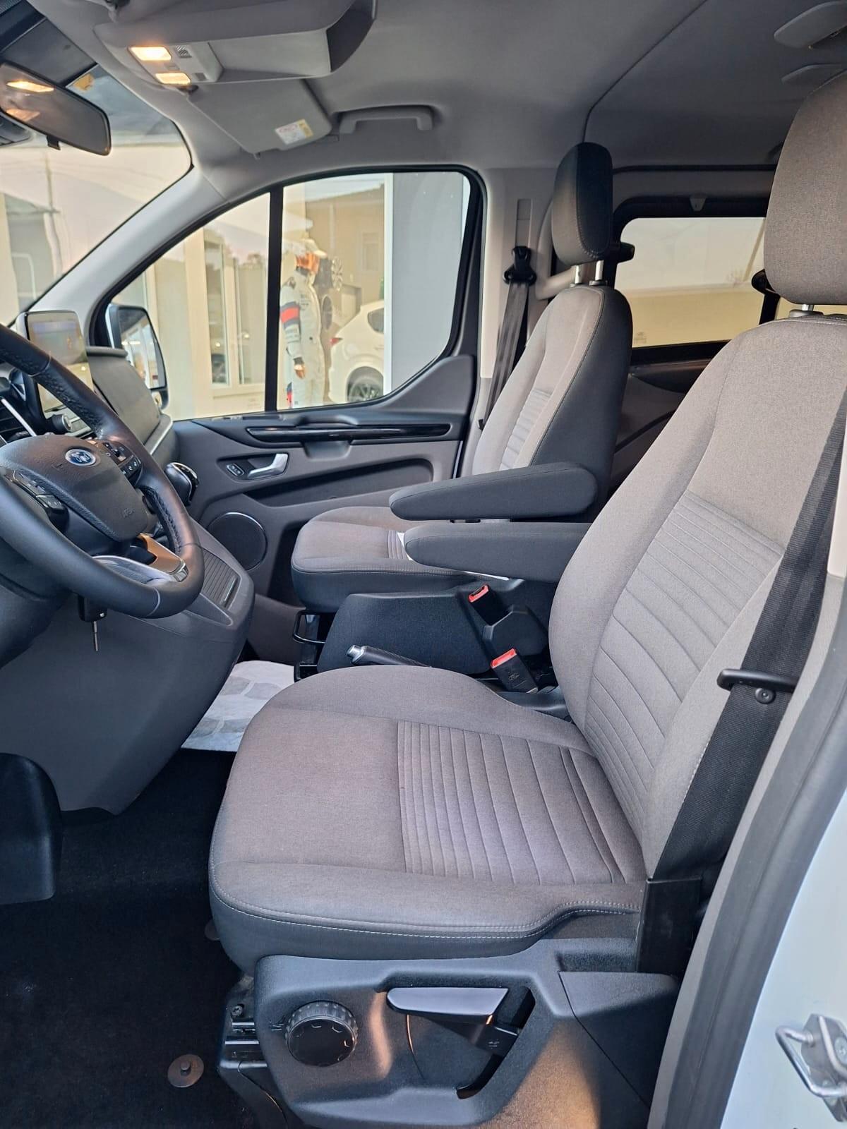 Ford Tourneo Custom AUTOCARRO 6 POSTI 320 2.0 EcoBlue 130CV PL Titanium