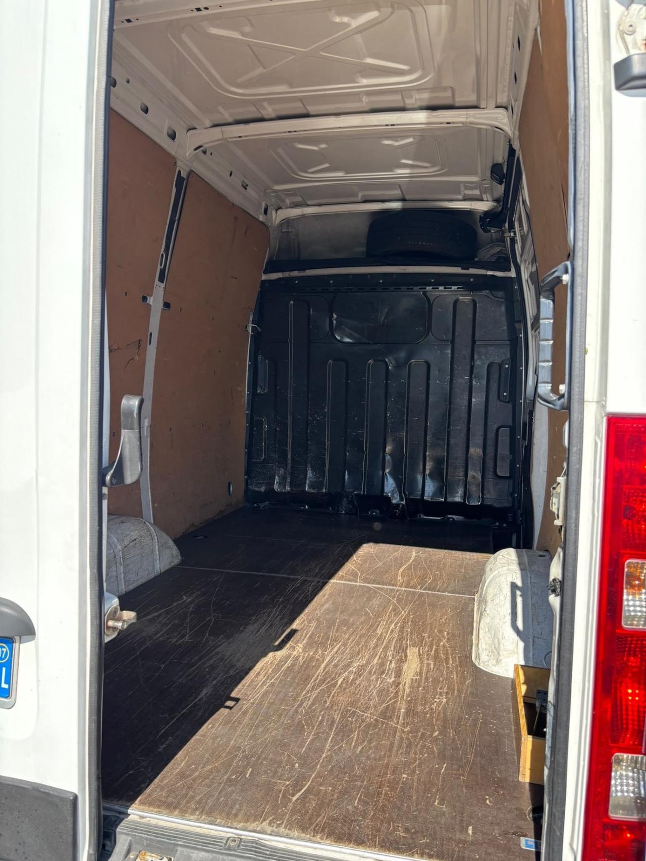 Iveco Daily 35C12 2.3 Hpi PL-RG Cabinato
