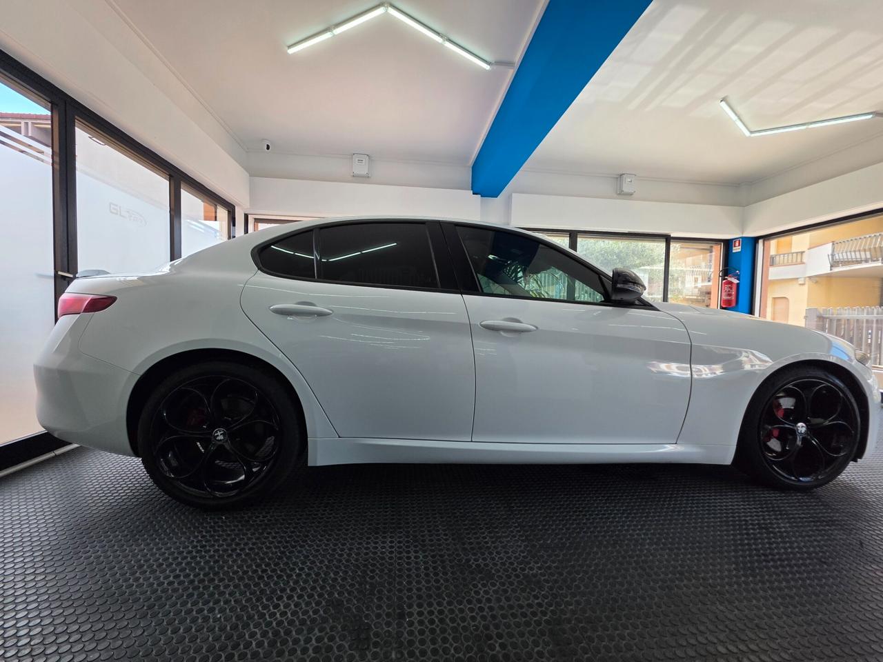 Alfa Romeo Giulia 2.2jtdm AT8 2017 99000km