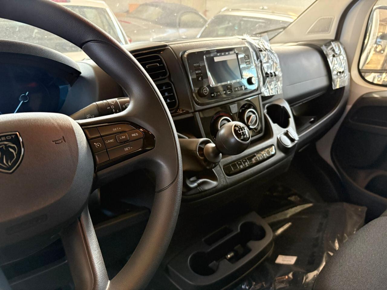 Peugeot Boxer furgone L2H2 2.2 BlueHdi 140cv con telecamera posteriore e blocco porte carico in sicurezza