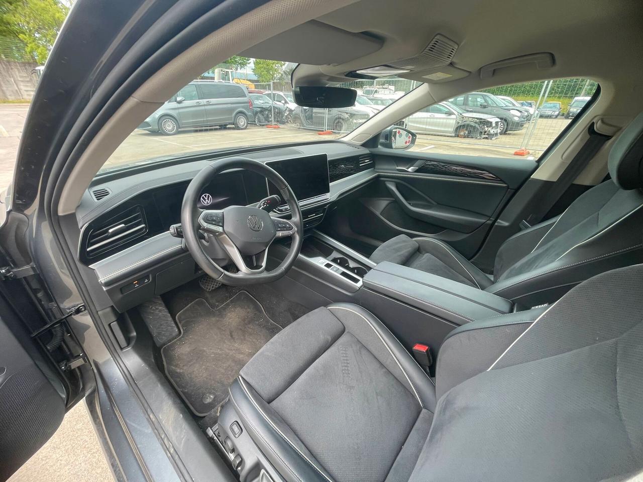 VW Passat Variant 2.0 TDI SCR EVO DSG Business * SINISTRATA*