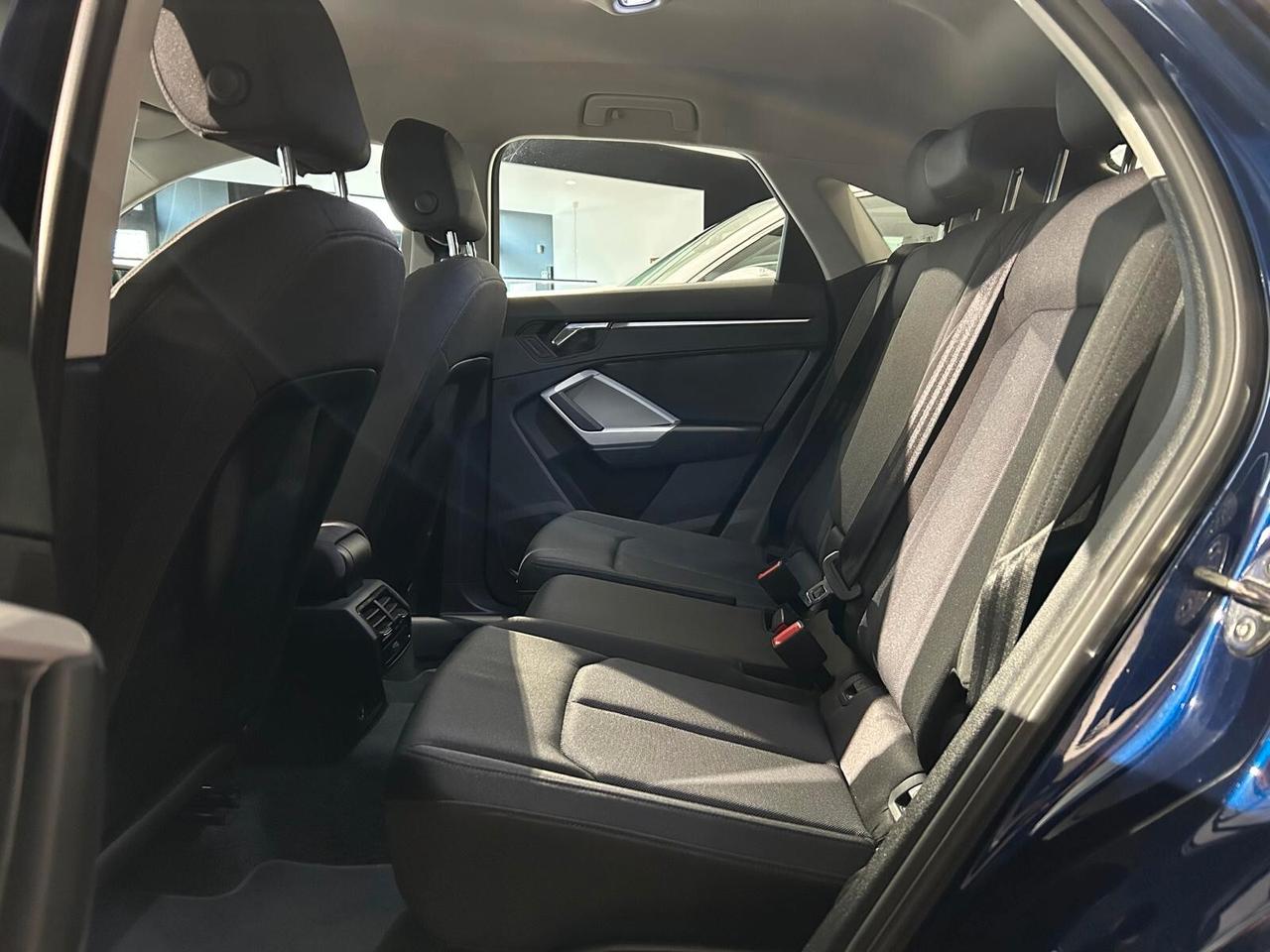 Audi Q3 45 TFSI e S tronic Business