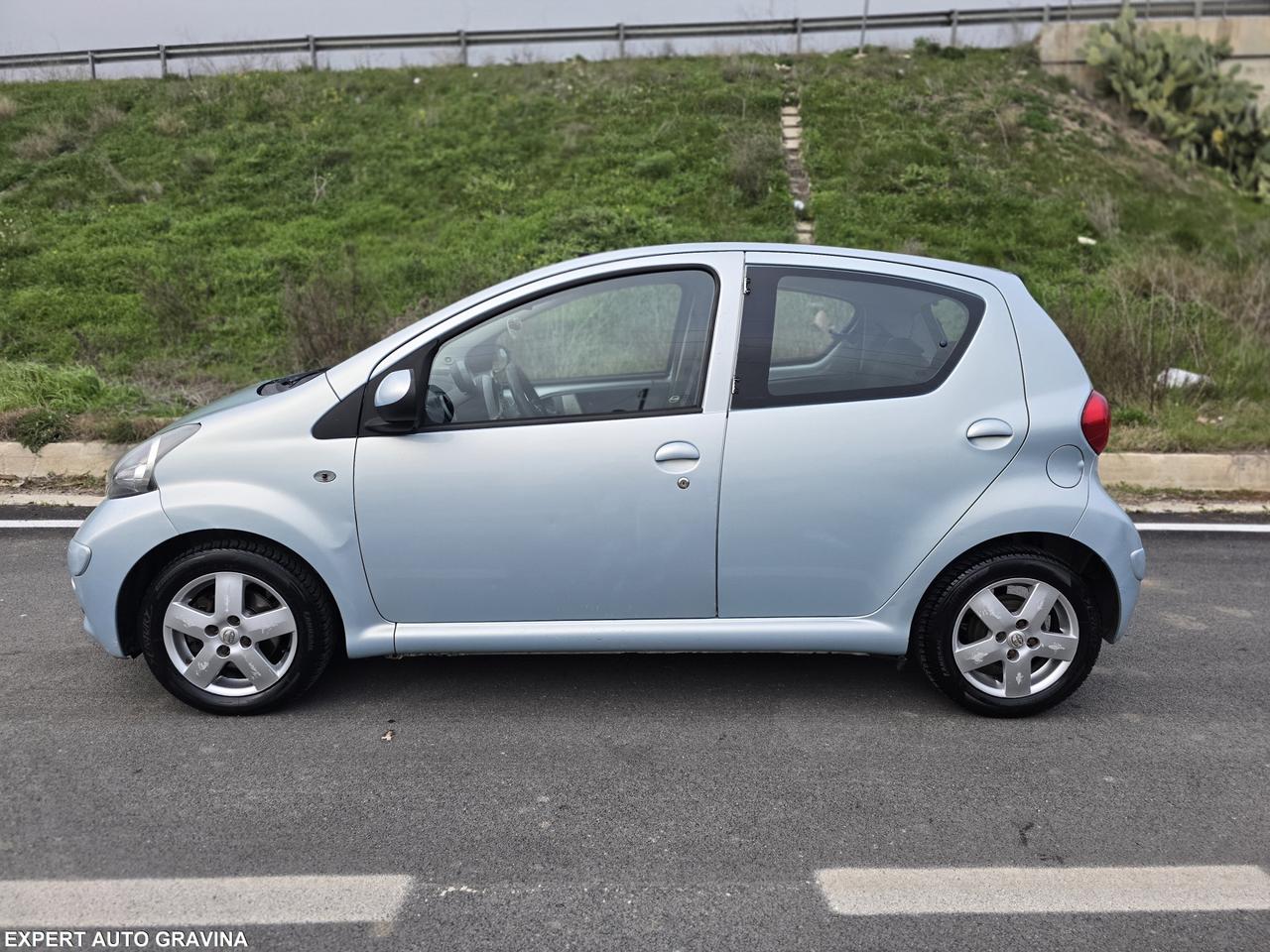 TOYOTA AYGO 1.0 BENZ 5 PORTE PER NEO PATENTATI