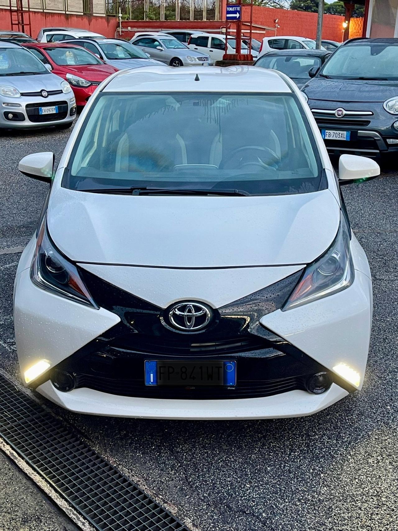 Aygo 1.0 VVT-i 72 CV-unipro-automatica-neopatentati