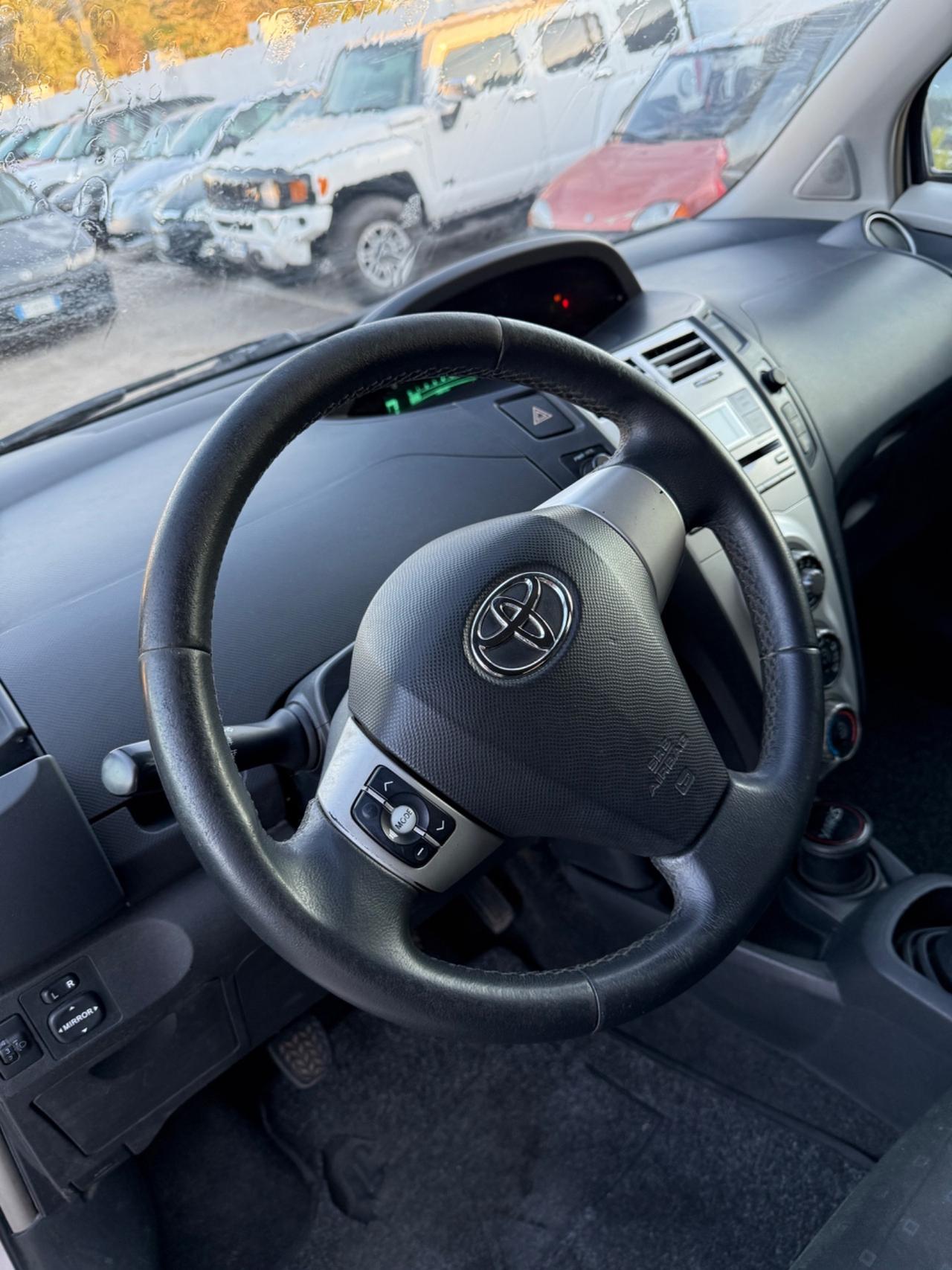 Toyota Yaris 1.0 5 porte Neo patentati