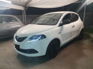 Lancia Ypsilon 1.0 FireFly 5 porte S&S Hybrid Ecochic Silver