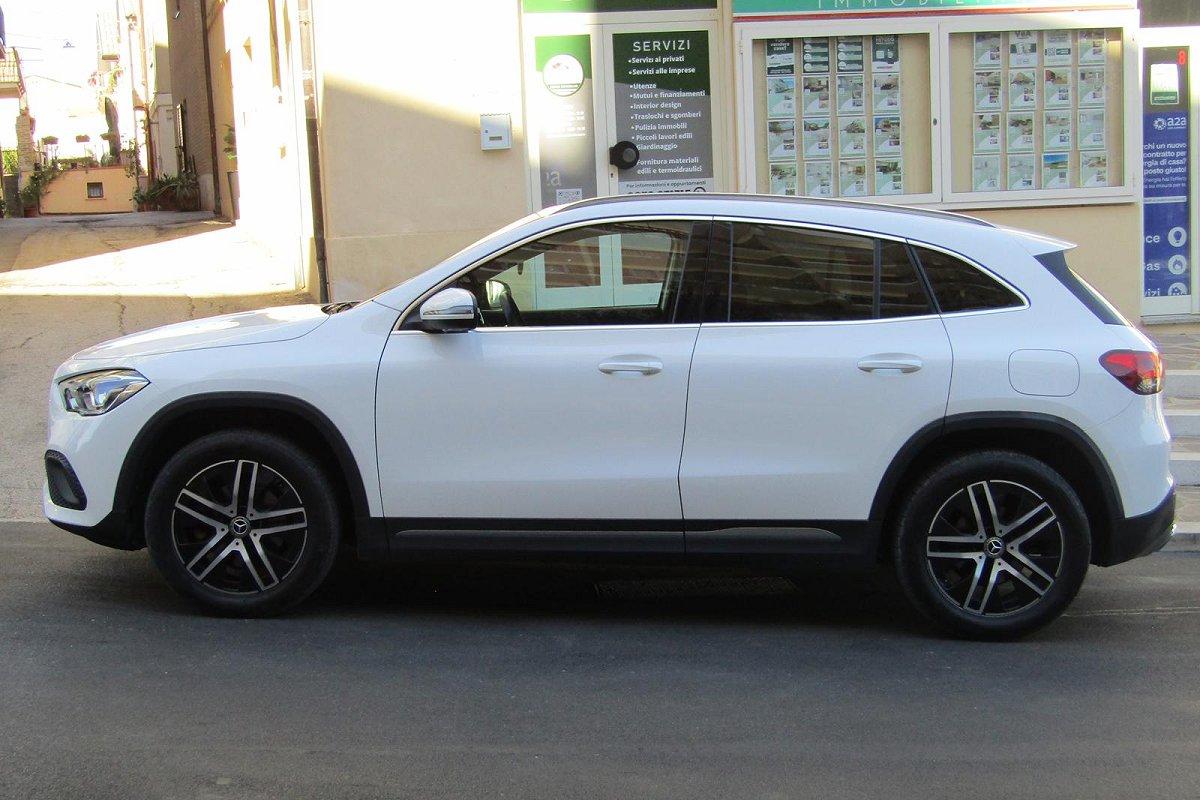 MERCEDES GLA 200 d Automatic Sport