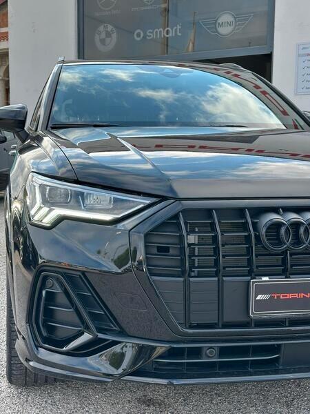 Audi Q3 45 TFSI e S tronic Line Identity Black