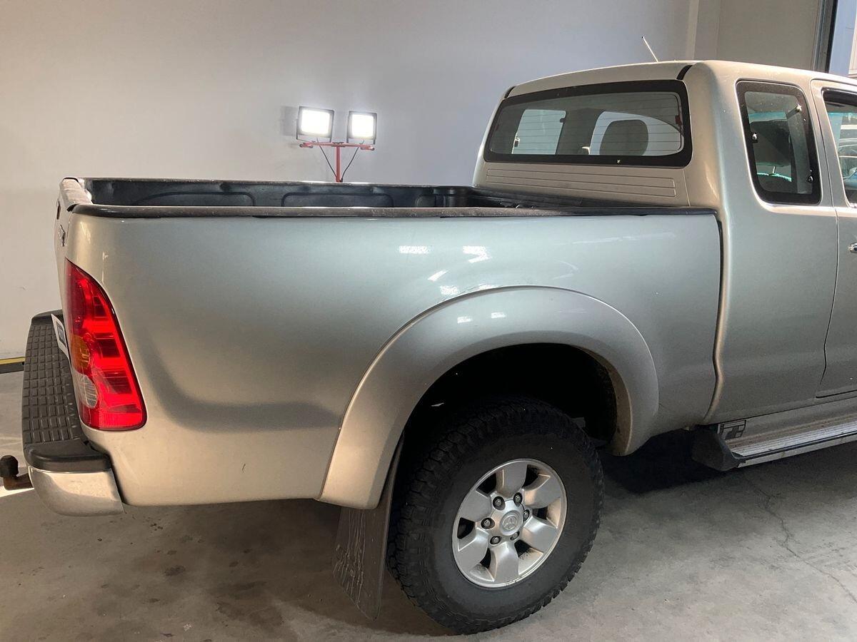 Toyota Hilux 2.5 D-4D 4WD 2p. Extra Cab SR 4x4